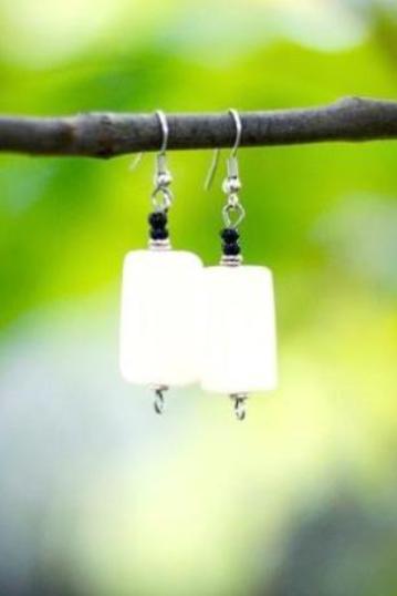 Topista Earrings | White - Nyora Beads